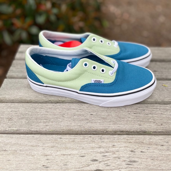 Van’s Women’s 2-Tone Era Sneakers - Picture 3 of 5